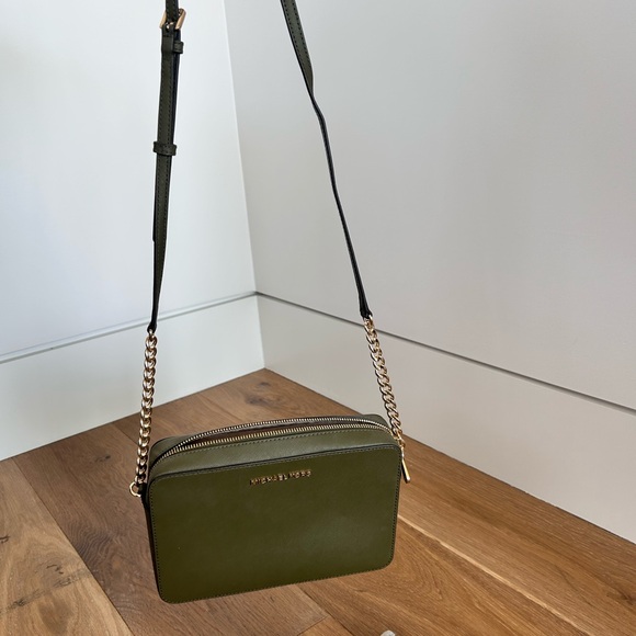 Michael Kors crossbody purse - Picture 3 of 7